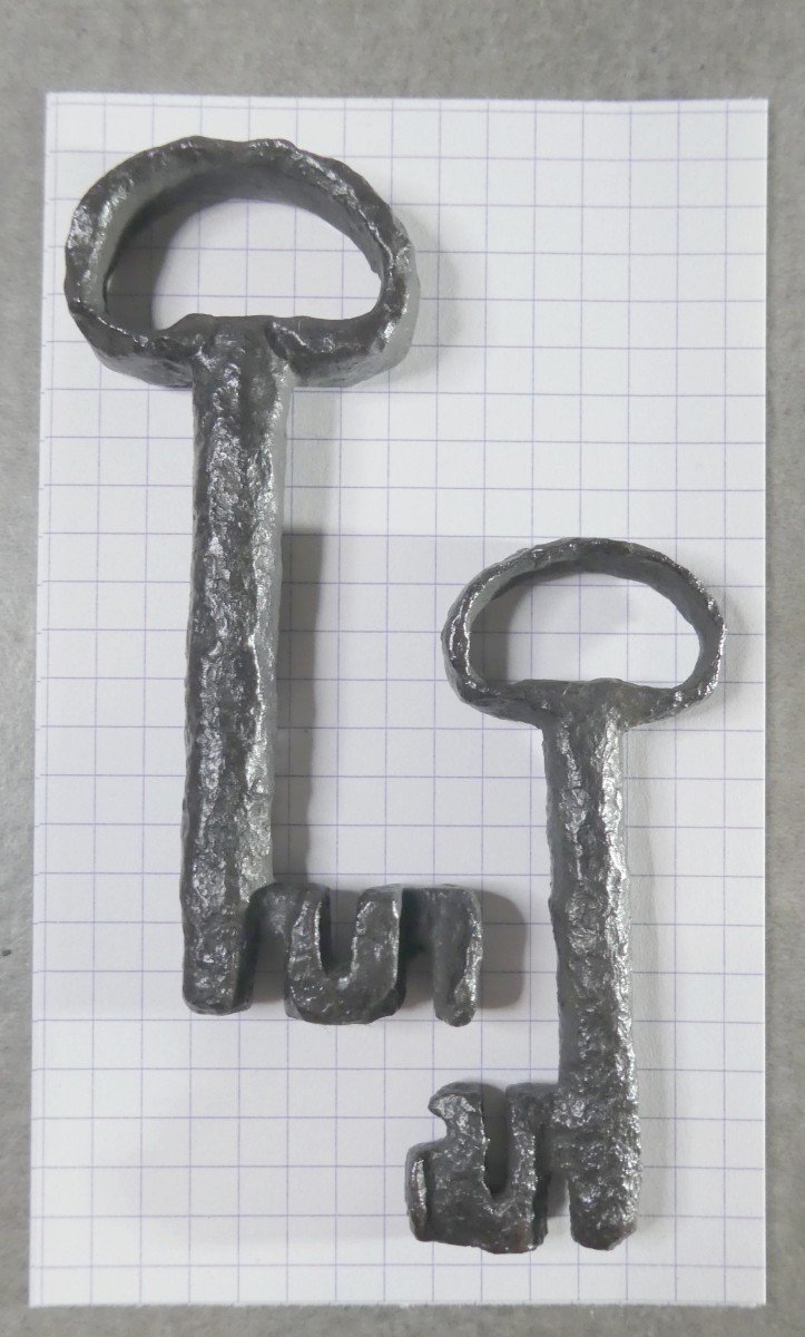 Two Sister Keys, Medieval Forges, Gothic Period-photo-2