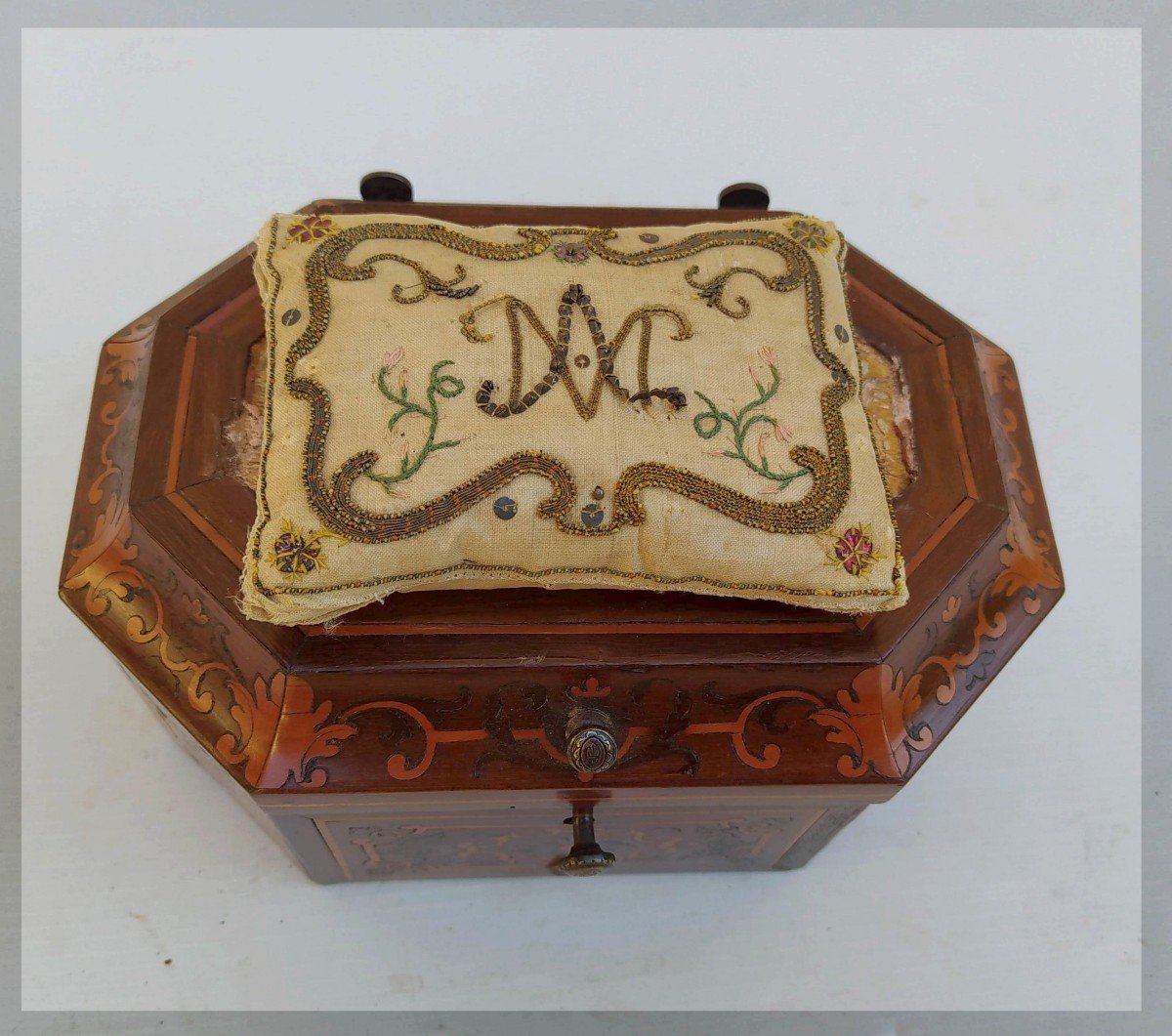 Mystery But Prestigious Sewing Box, 17th Century, With Lily Of France-photo-2