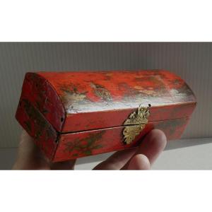 Vestiges D’une Boîte à épingles Louis XV Bois Laqué Rouge 
