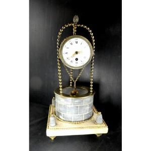 Pretty Bedroom Clock "the Well," Marie Antoinette Style, Palais Royal, 19th Century