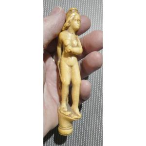 Belle Petite Sculpture 17e Siècle En Os, Allégorie D’une Ville Libérée