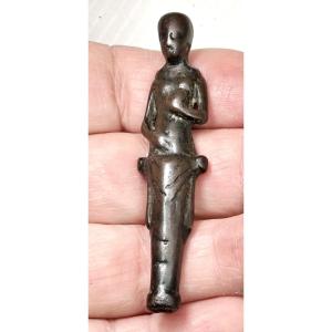 Eve et la Pomme, petit manche de couteau bronze Mosan, 16e siècle