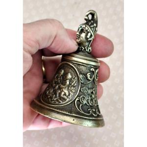 Clochette Louis XVI bronze ciselée aux amoureux, fin 18e 