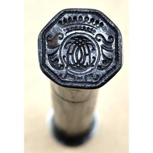 Etui à Cire Fer à vis,  ép. Louis XIV, Deux Armoiries ;