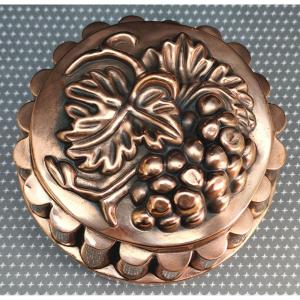 Copper Mold With Vine, Kitchen And Wine, Louis Philippe Period