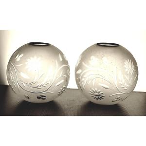 Pair Of Engraved Crystal Oil Lamp Globes With Floral Decor - Late XIXᵉ Century