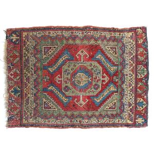 Petit tapis caucasien ancien Kazak ? XIXe siècle – décor géométrique, belle patine
