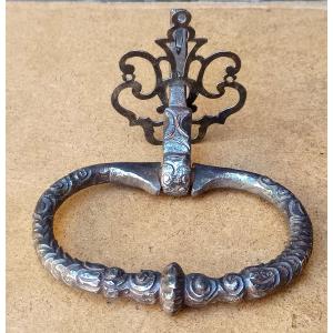 Marteau de porte à Tire-Langue, fer forgé gravé, époque Louis XV