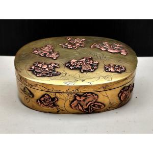 Belle boîte ovale gravée et incrustée, Japon, fin 19e siècle