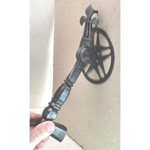 Beautiful, Large Wrought-iron Door Knocker With A Fleur-de-lis Design – 17th Century