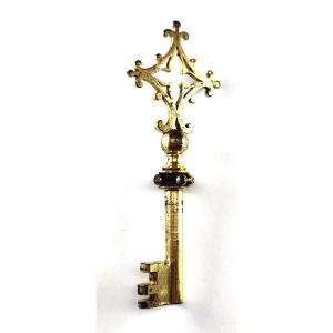 Clé de sanctuaire en fer doré Style gothique flamboyant, époque Viollet-le-Duc, vers 1830