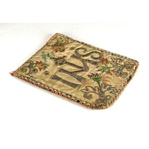 Scapulaire de naissance catholique, fine broderie monastique sur soie, XVIIe–XVIIIe siècle