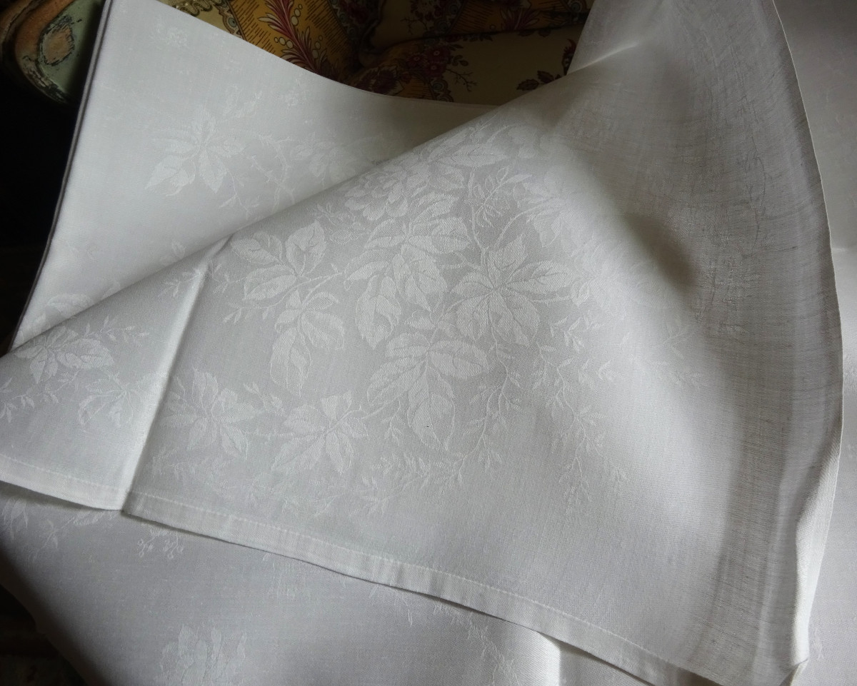 Set Of Six Large 19th Century Damask Napkins With Numbers And Crowns -photo-2