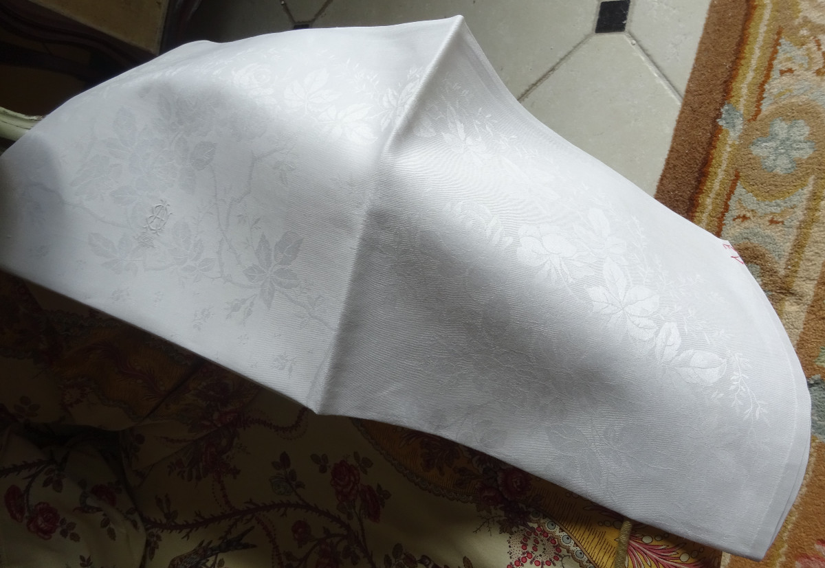 Set Of Six Large 19th Century Damask Napkins With Numbers And Crowns -photo-1