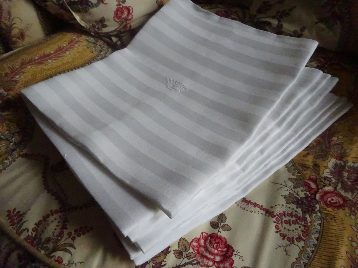 Set Of Seven Large 19th Century Damask Napkins Decorated With A Count's Crown 