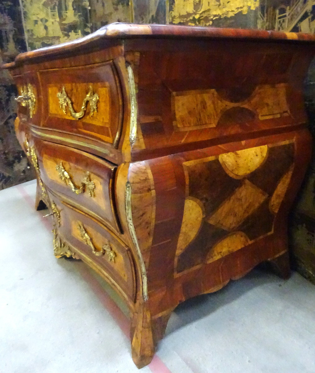 Importante commode tombeau d'époque Régence en marqueterie-photo-1