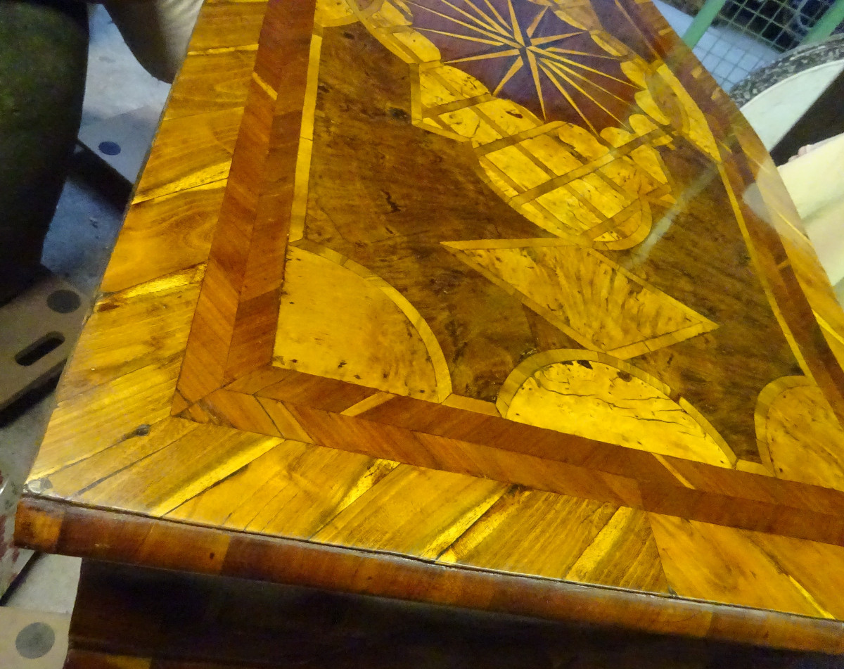 Importante commode tombeau d'époque Régence en marqueterie-photo-7