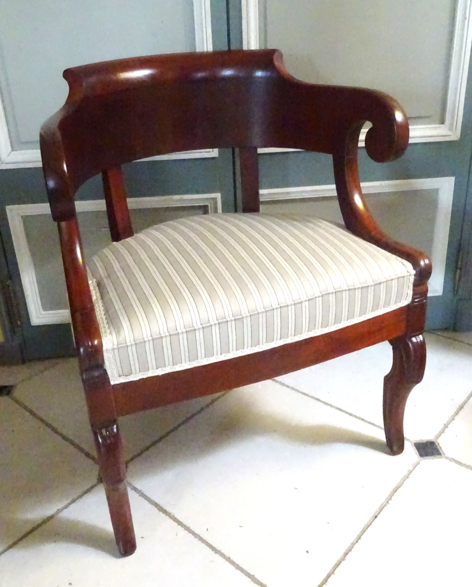 Fauteuil de bureau d'époque Restauration acajou modèle à crosse.-photo-2