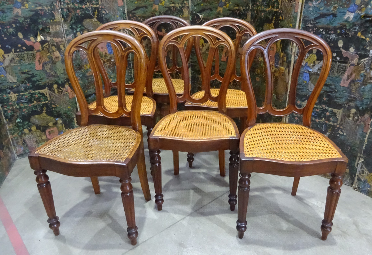 Suite de six chaises de salle à manger XIXème en acajou