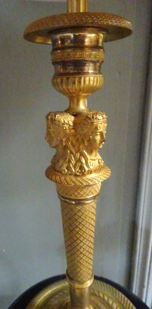 Bougeoir d'époque Empire monté en lampe en bronze doré modèle de Claude Galle-photo-3
