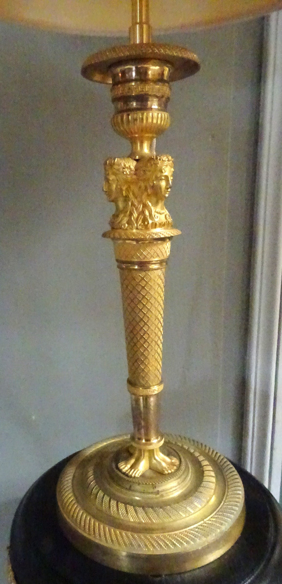 Bougeoir d'époque Empire monté en lampe en bronze doré modèle de Claude Galle