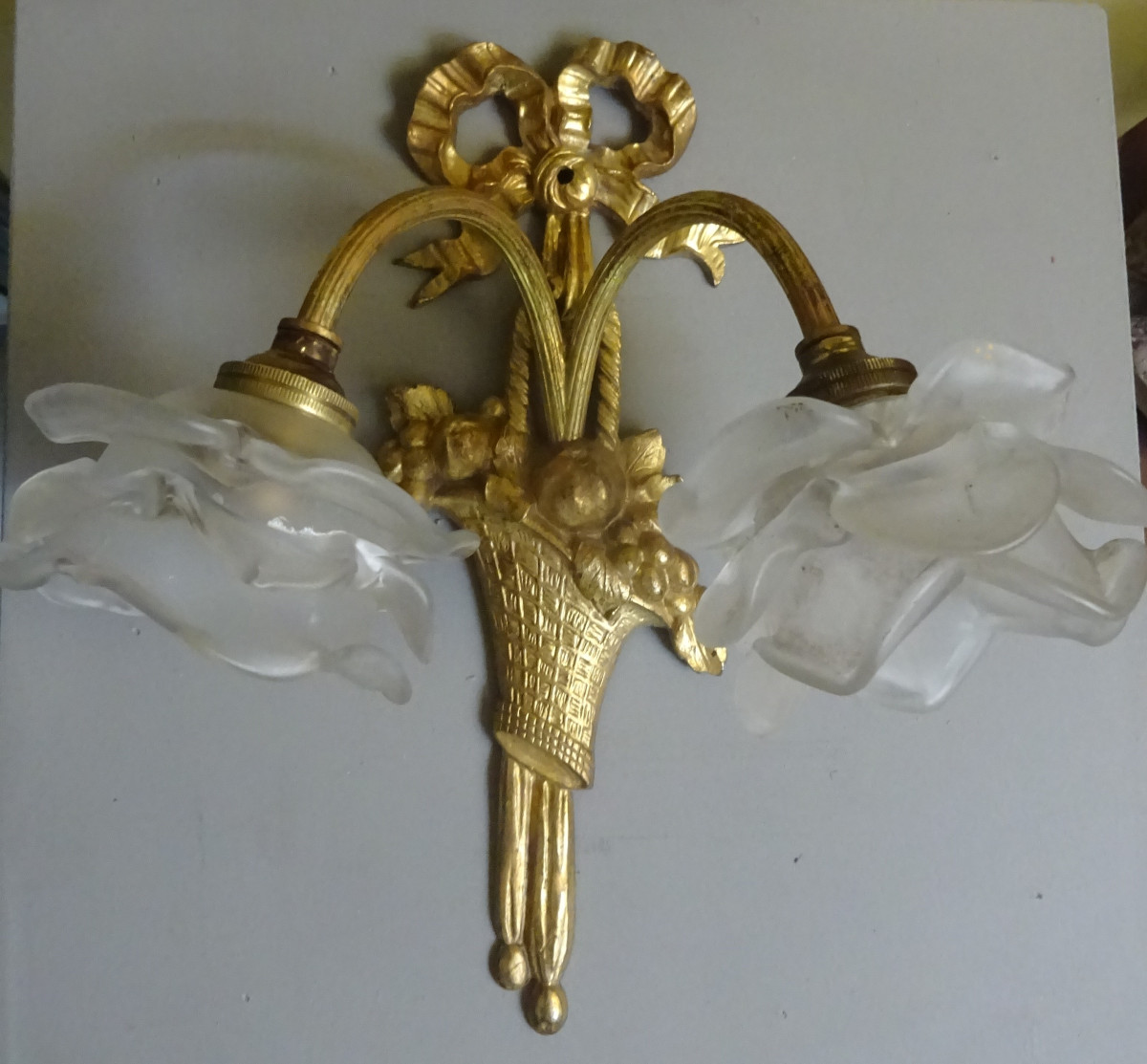 A Gilded Bronze Wall Lamp With Frosted Glass Roses From The 1900s