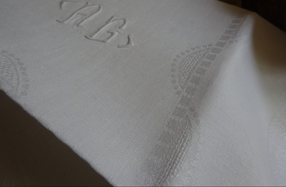 Large Damask Tablecloth With Empire Decor And 11 Napkins-photo-3