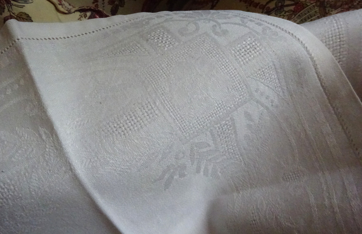 Large Damask Tablecloth With Empire Decor And 11 Napkins-photo-4