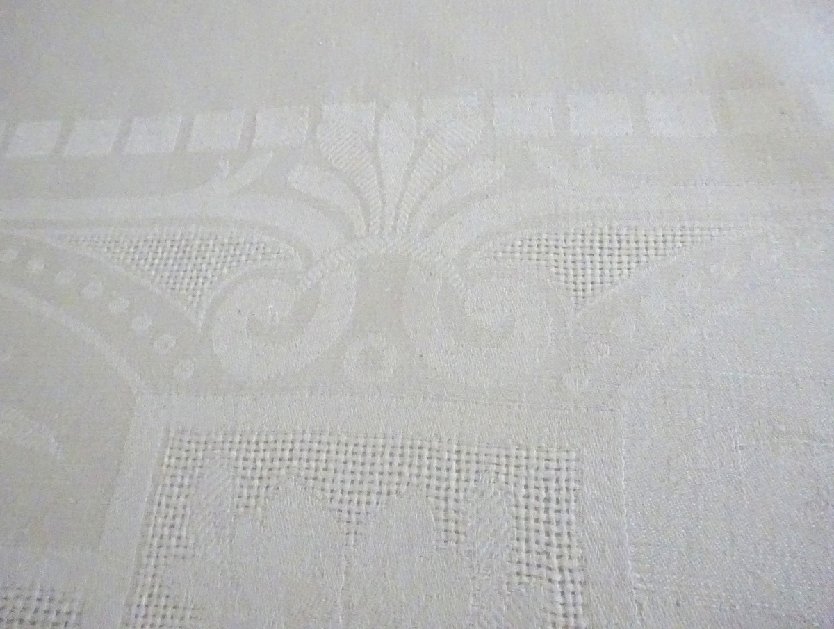 Large Damask Tablecloth With Empire Decor And 11 Napkins-photo-5