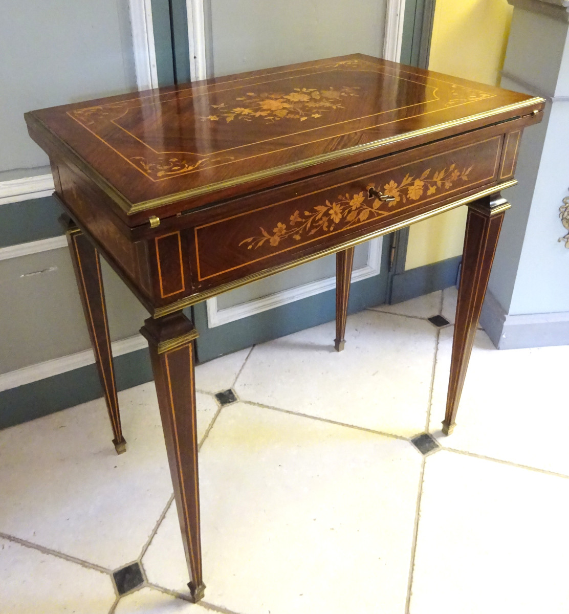 table à jeu formant écritoire en marqueterie époque Napoléon III