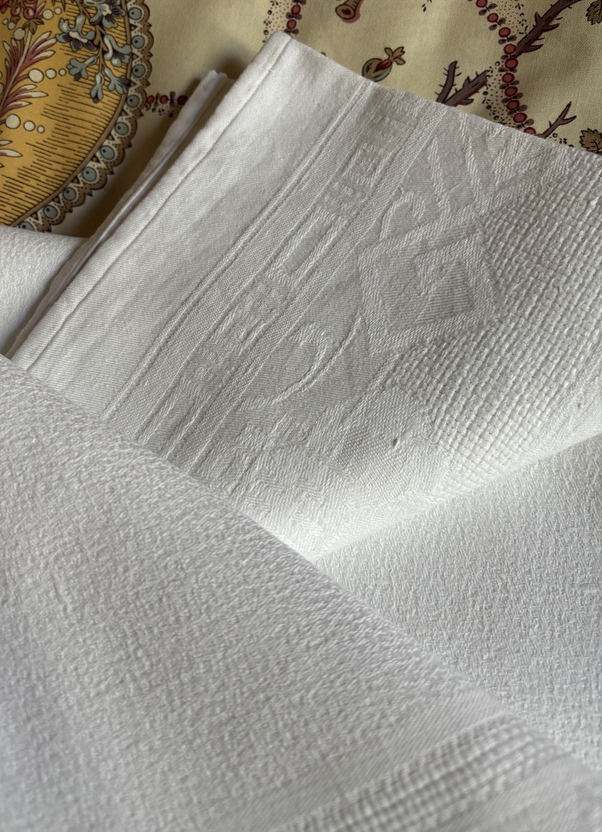 Rectangular Tablecloth And Napkins With Art-deco Motif-photo-3