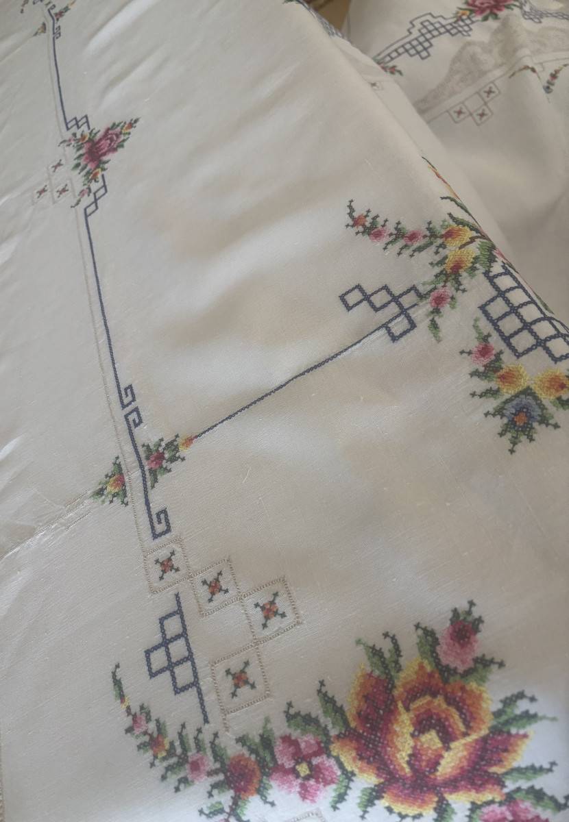nappe rectangulaire brodée et ses serviettes-photo-4