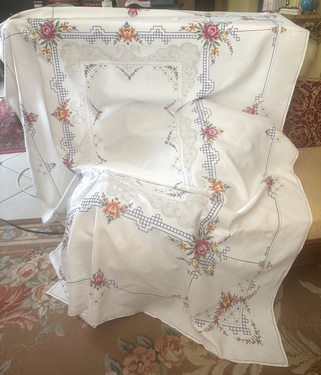 nappe rectangulaire brodée et ses serviettes