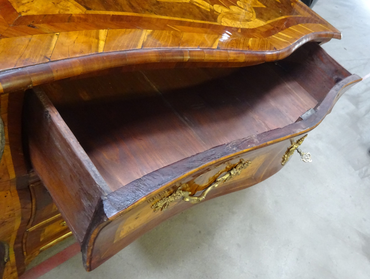 Commode tombeau d'époque Régence en marqueterie-photo-2
