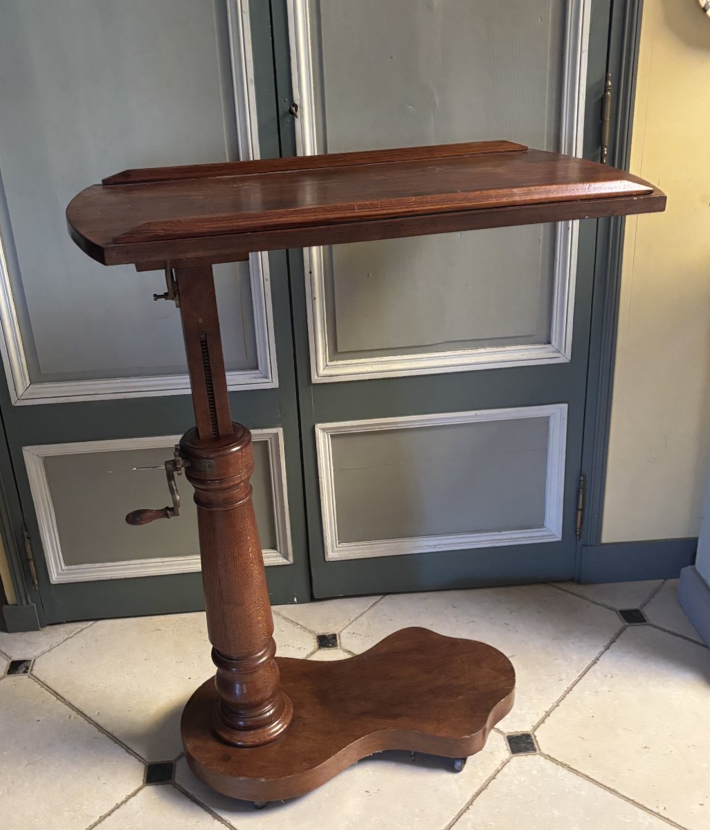 Table de lit ou table de lecture  en noyer massif fin XIXeme