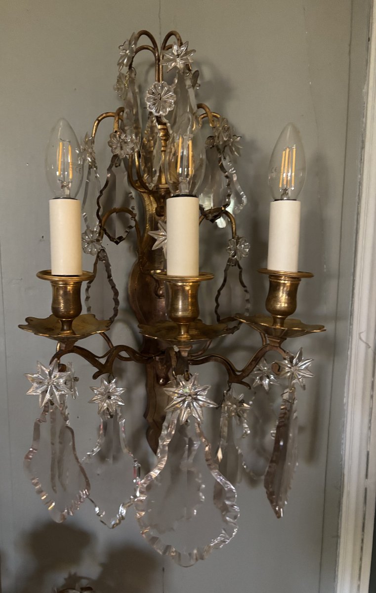 Paire de grandes appliques de style XVIIIème bronze et cristal