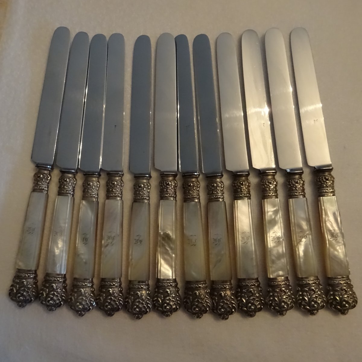 Series Of 12 Cheese Or Dessert Knives Mother Of Pearl And Silver Restoration Period-photo-4