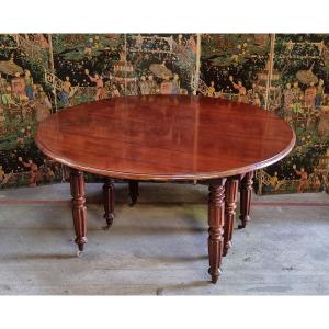 19th Century Round Dining Room Table In Solid Mahogany