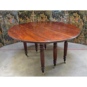 19th Century Round Dining Room Table In Mahogany