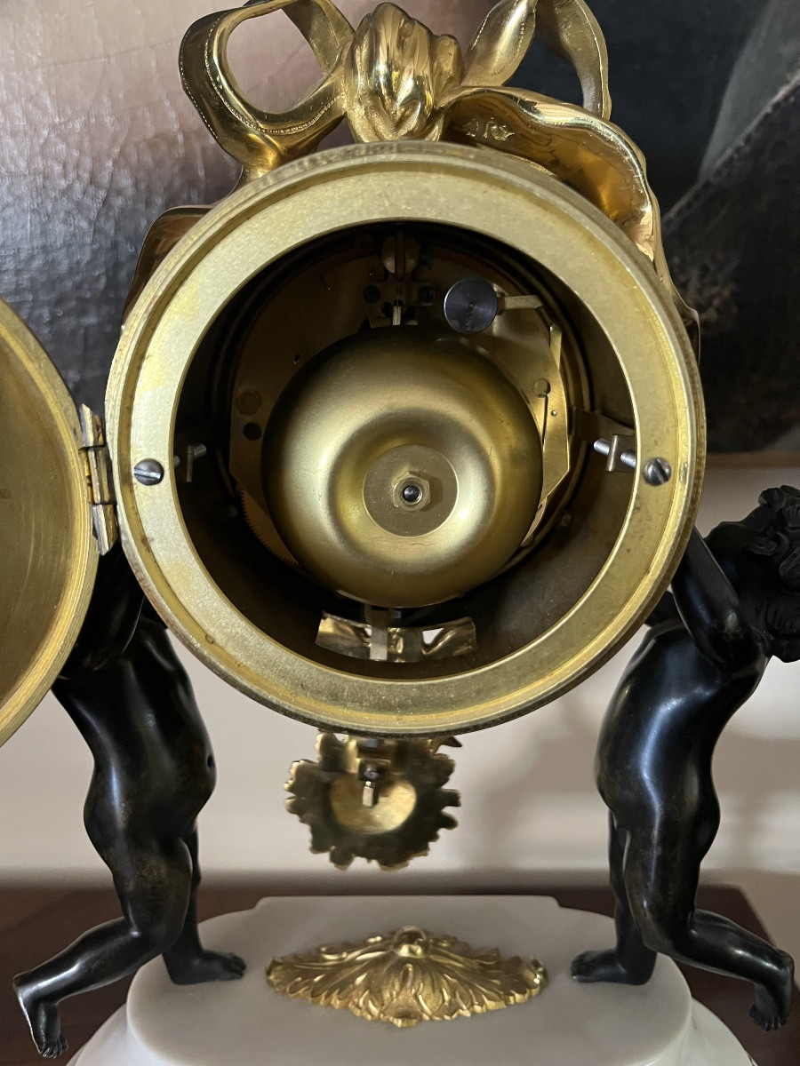 Pendule style louis XVI en marbre et bronze dore-photo-7