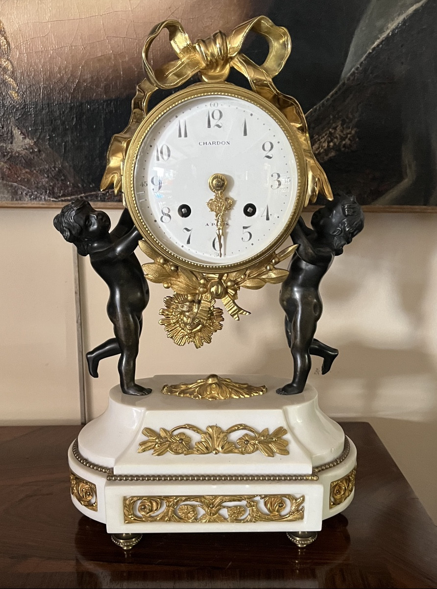 Pendule style louis XVI en marbre et bronze dore