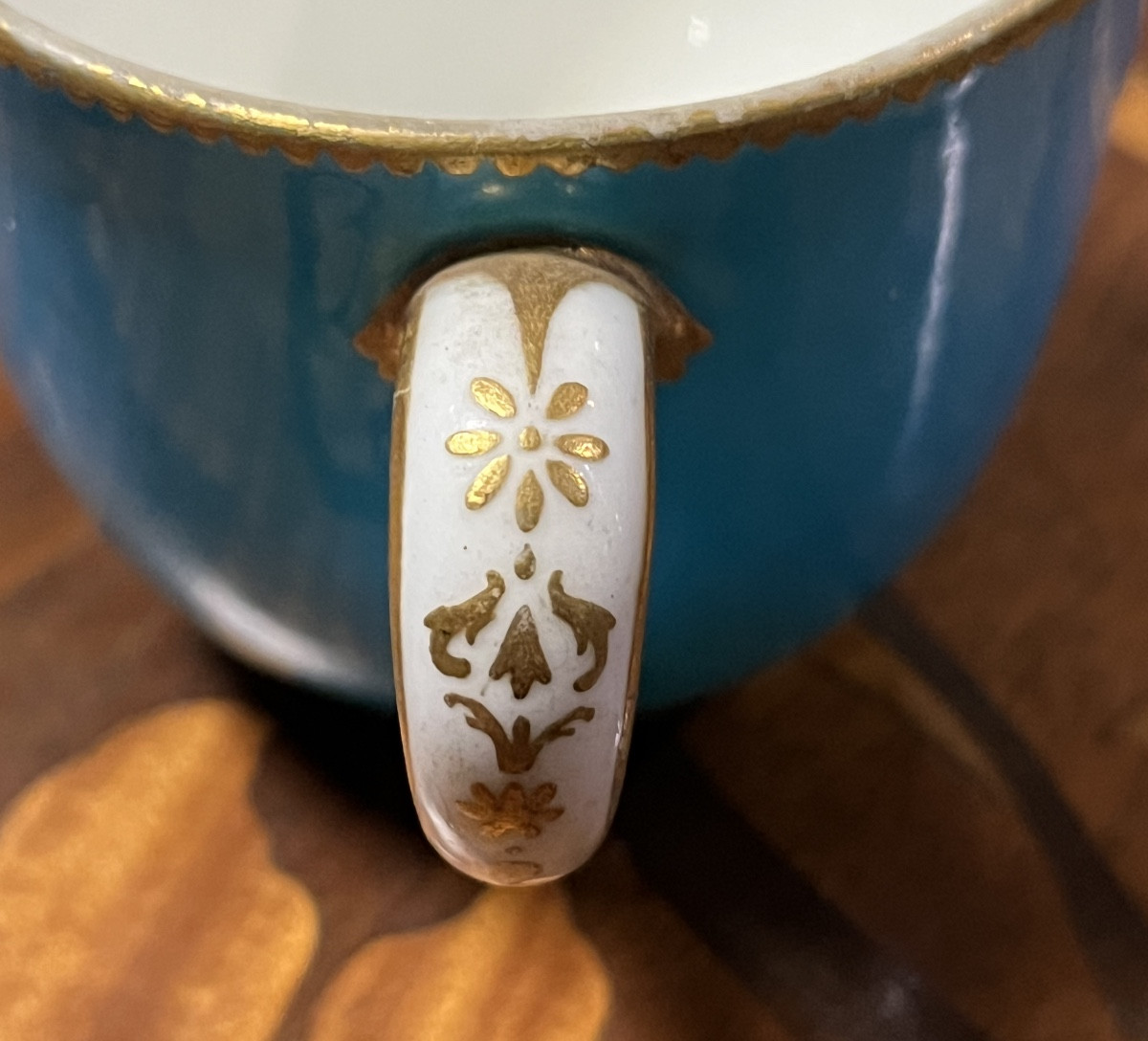 18th-century Sèvres Porcelain Cup And Saucer-photo-1