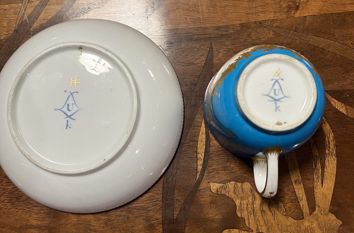 18th-century Sèvres Porcelain Cup And Saucer-photo-2