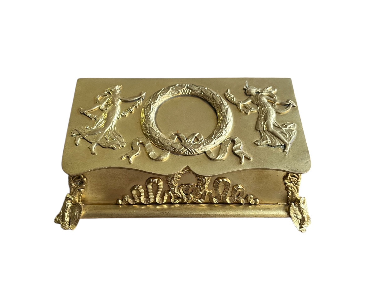 Boîte a timbres en bronze dore