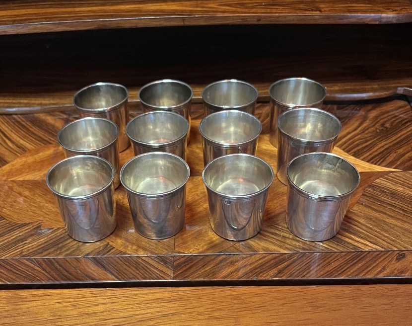 12 gobelets a liqueur en argent massif 18eme