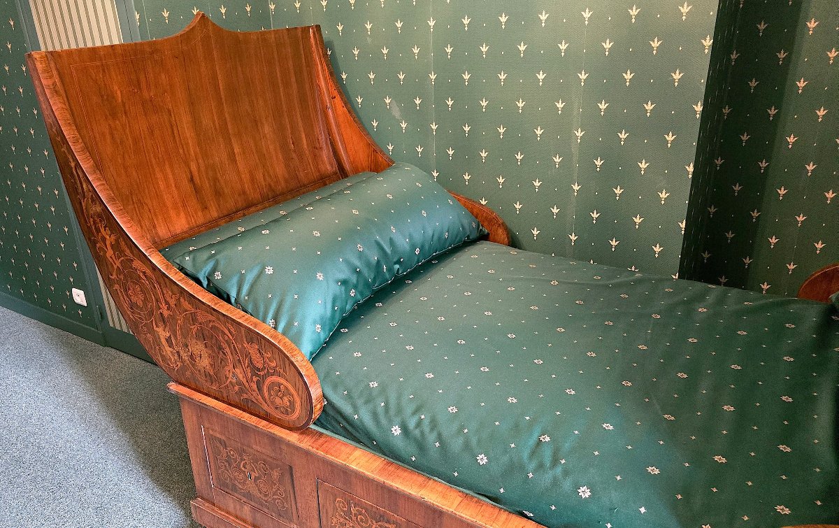 Lit En Noyer Et Marqueterie, Époque Charles X, Début XIXe.  (251cm x 120cm)-photo-1