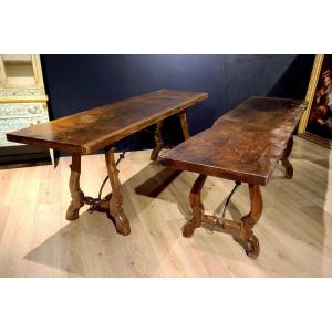 Paire De Grandes Tables Consoles Espagnoles En Noyer. (230cm)