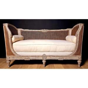 Canapé d'Alcôve Louis XVI En Bois Laqué, XXe. (173cm).