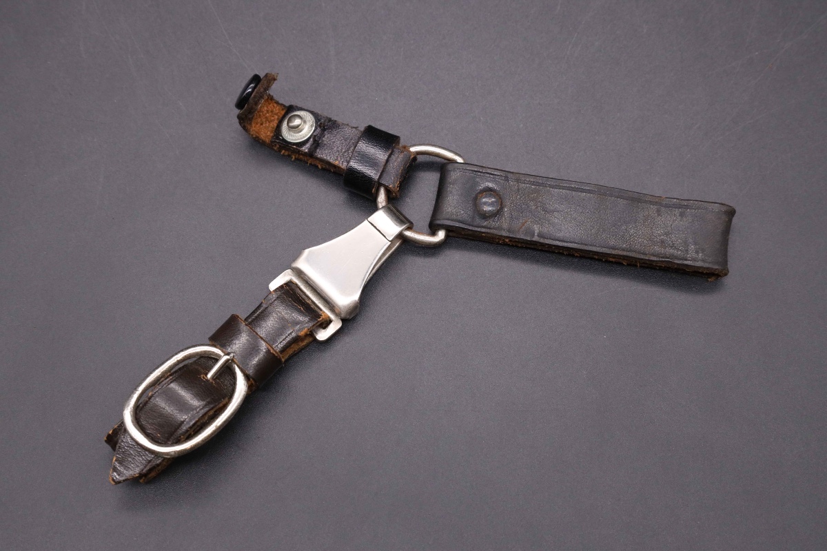 Bélière à 3 points pour dague SS par Assmann