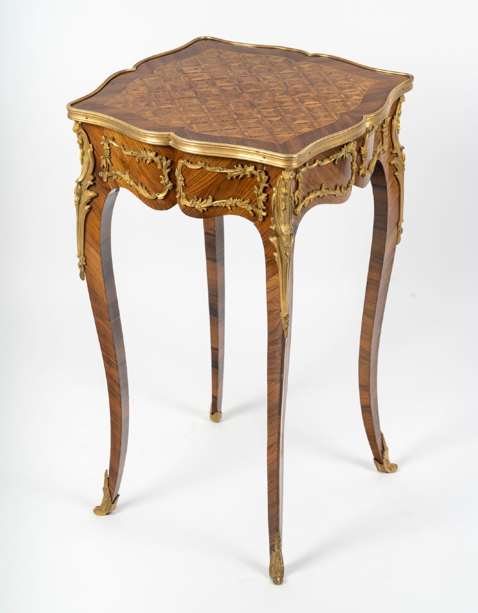 Table volante de style Louis XV, XIXème siècle